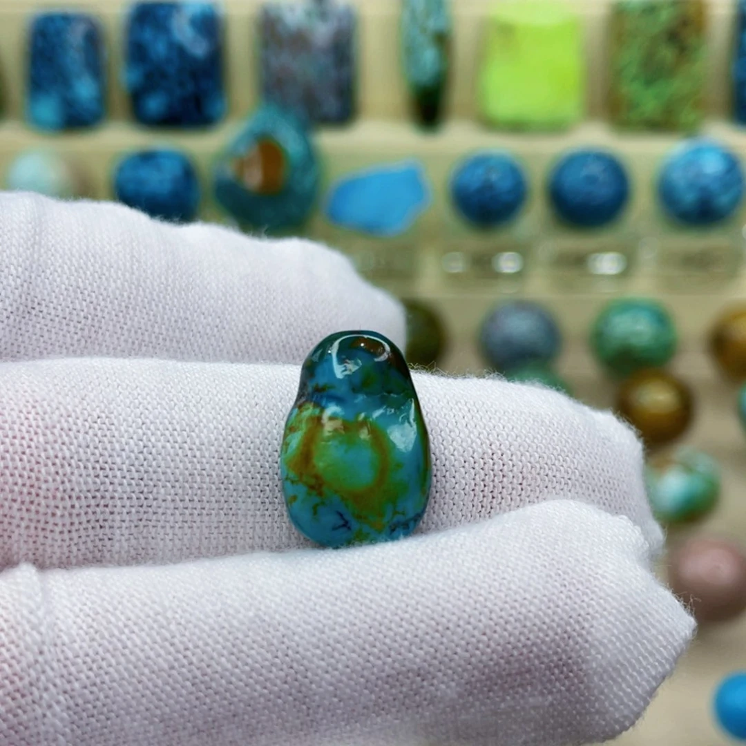 未镶嵌绿松石颈饰