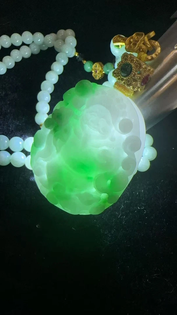 天然缅甸翡翠吊坠1036