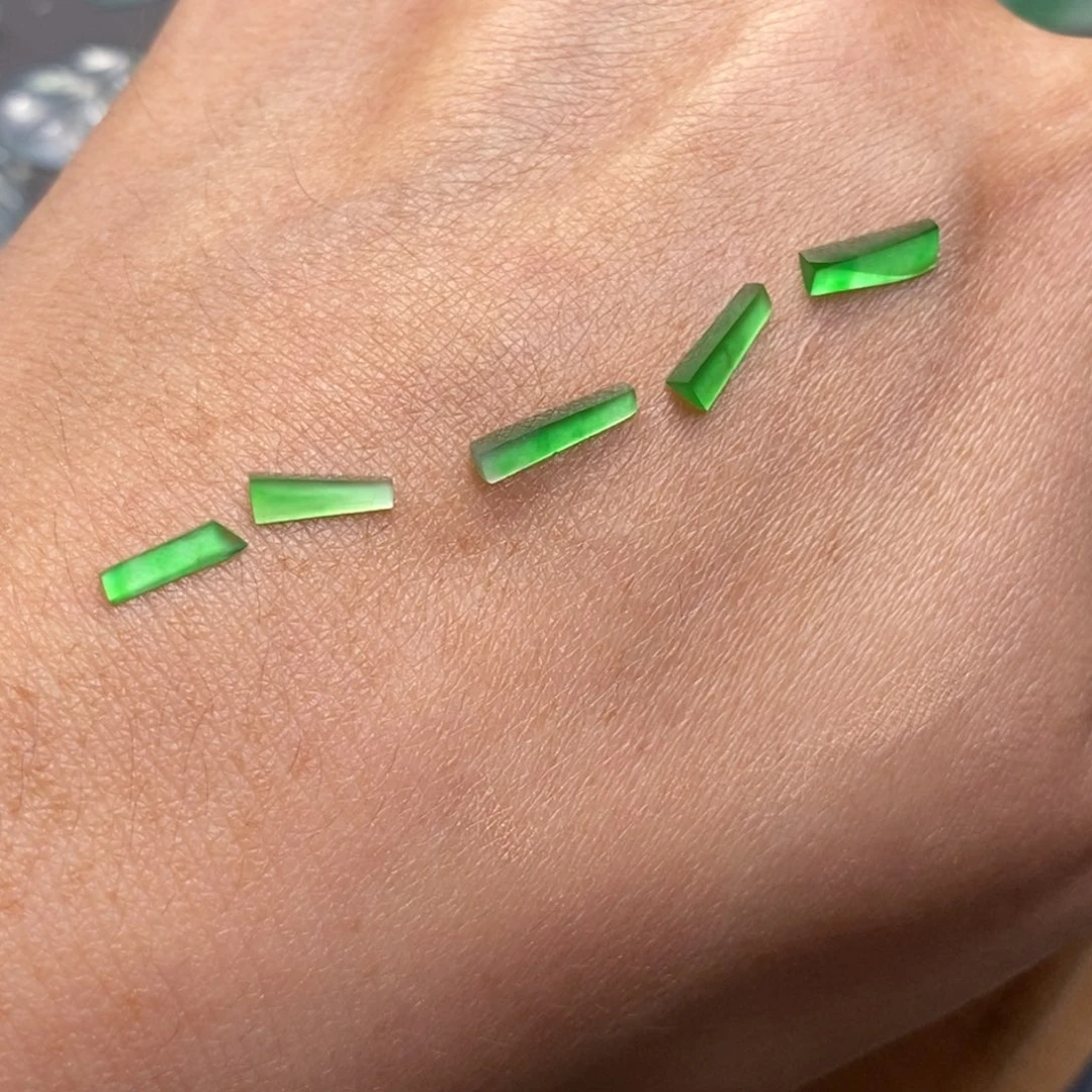 翡翠未镶嵌颈饰?*o翡翠