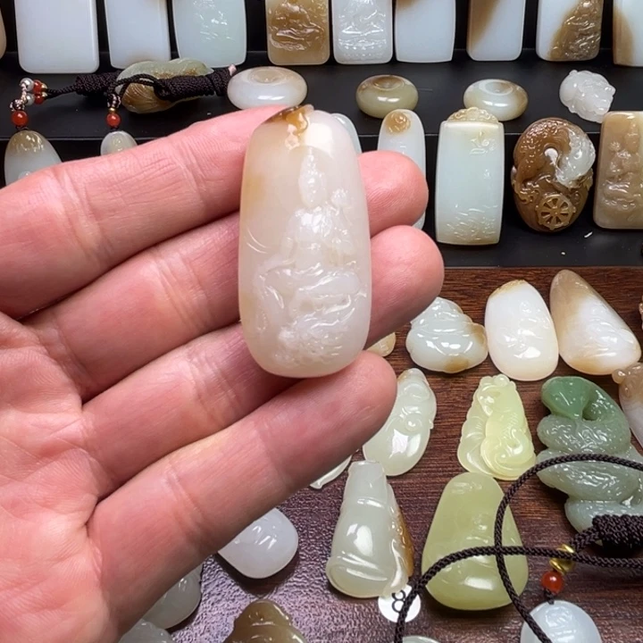 和田玉颈饰未镶嵌三**九