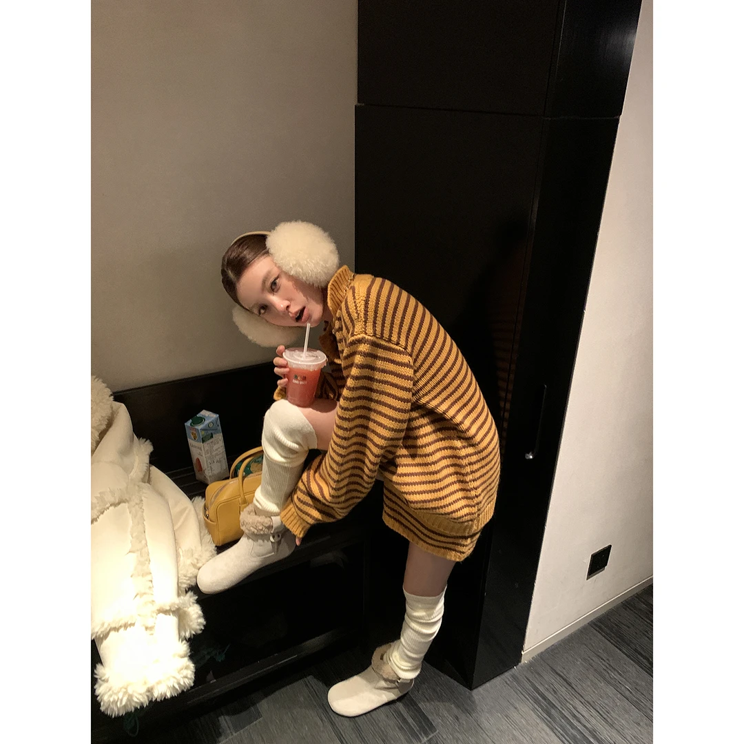 【小蜜蜂】条纹毛衣+短裤含羊毛套装女4604