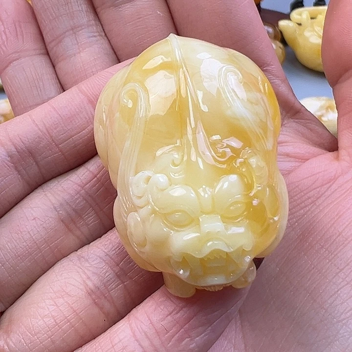 蜜蜡未镶嵌珠宝奇石