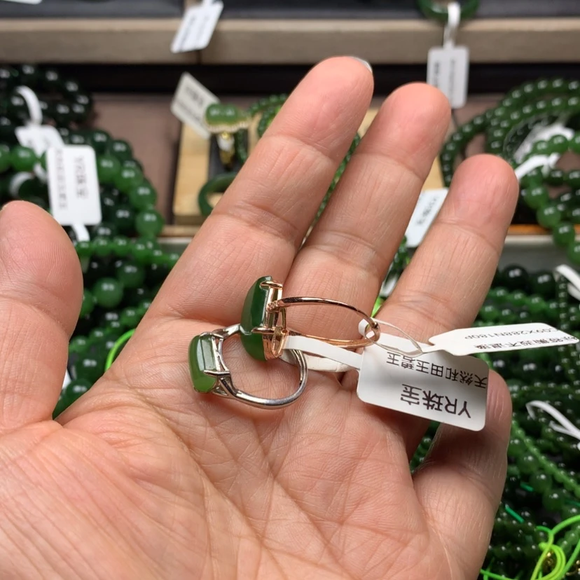 【闪购商品】银S925镶嵌戒指和田玉（碧玉）奶***兔