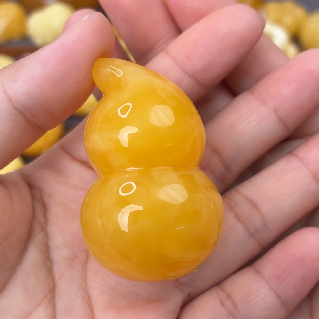 裸石琥珀未镶嵌葫芦