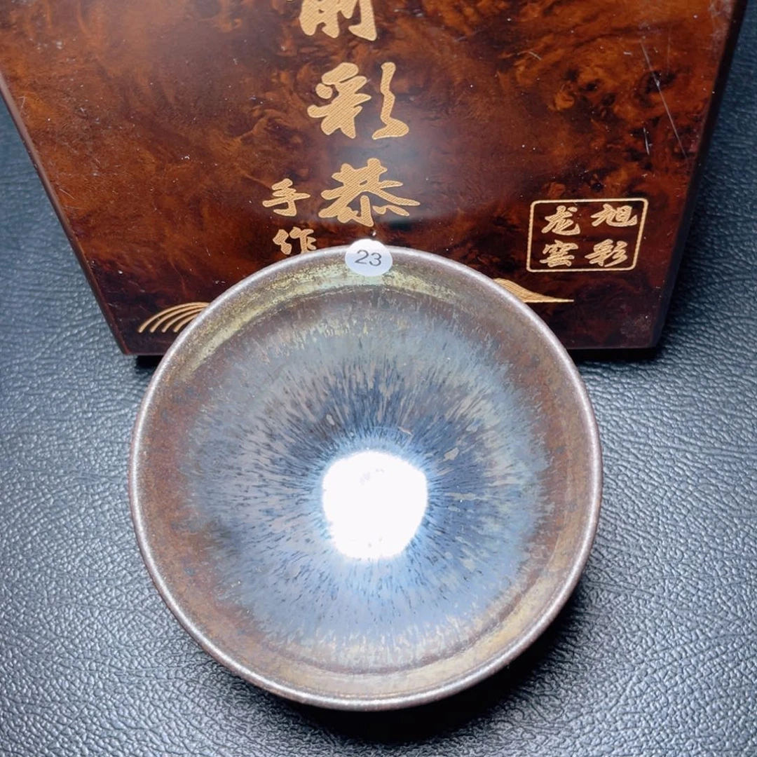 茶盏滴滴答答的声音响