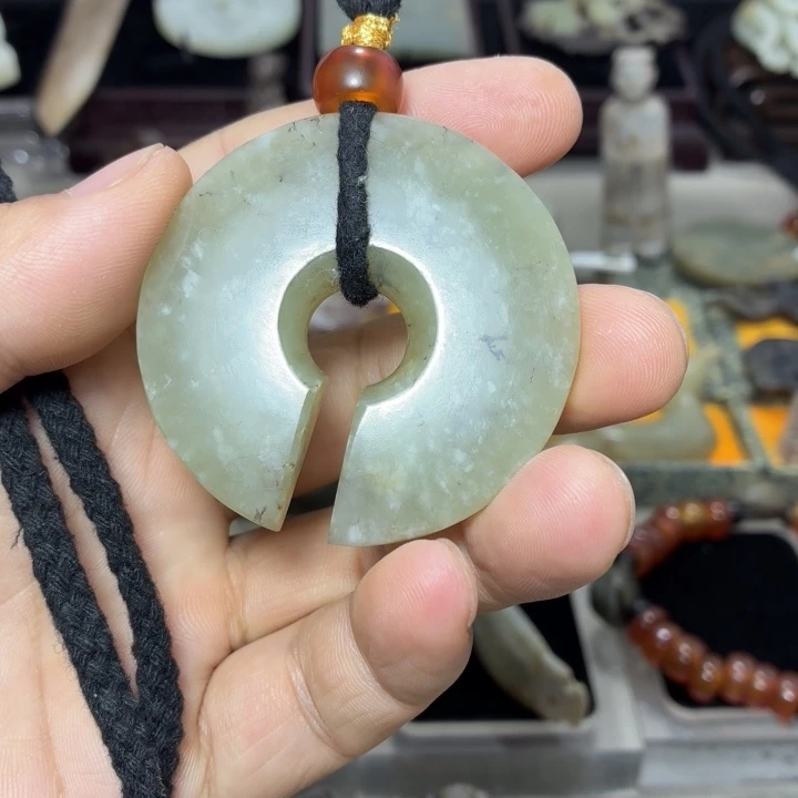 红***阳和田玉未镶嵌挂件