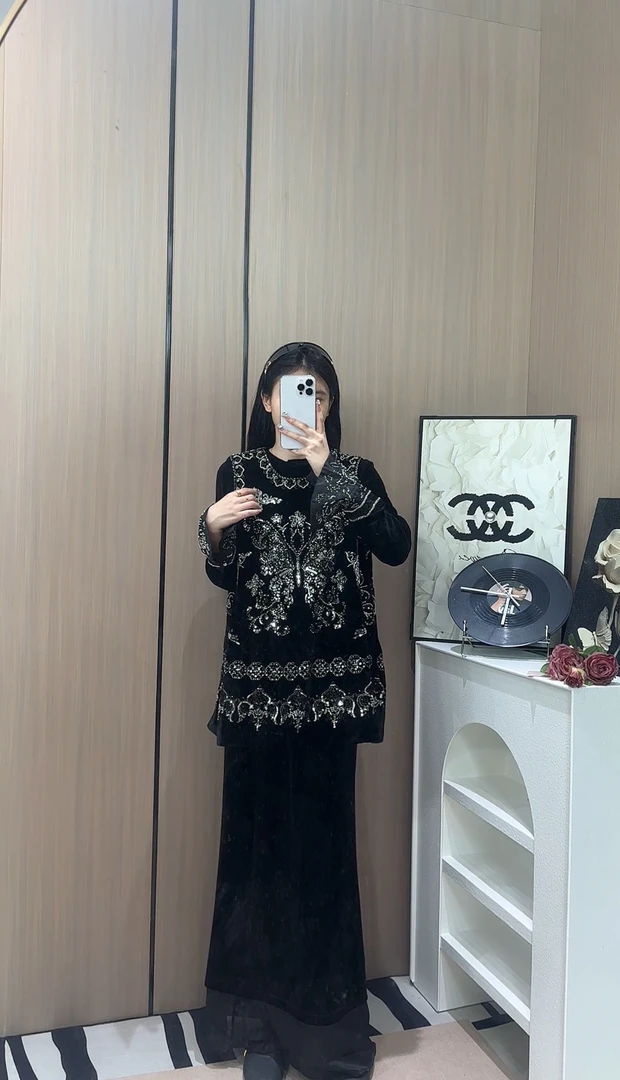 【允儿严选】时尚气质显瘦手工穿珠蝴蝶马甲＋打底＋半身裙