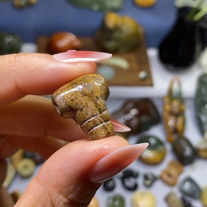 岫岩河磨玉（透闪石质玉）未镶嵌挂件特价1.0