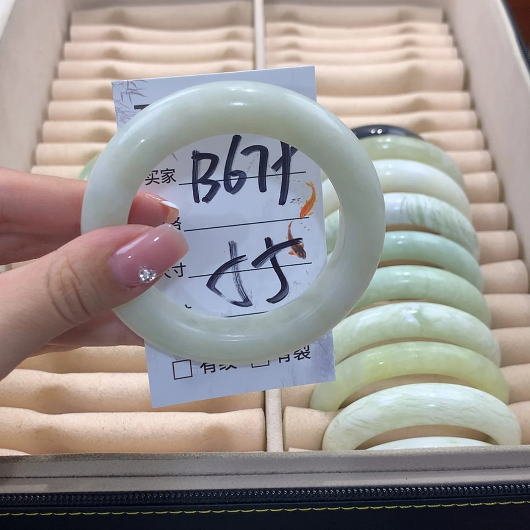【闪购商品】蛇纹石玉未镶嵌手镯