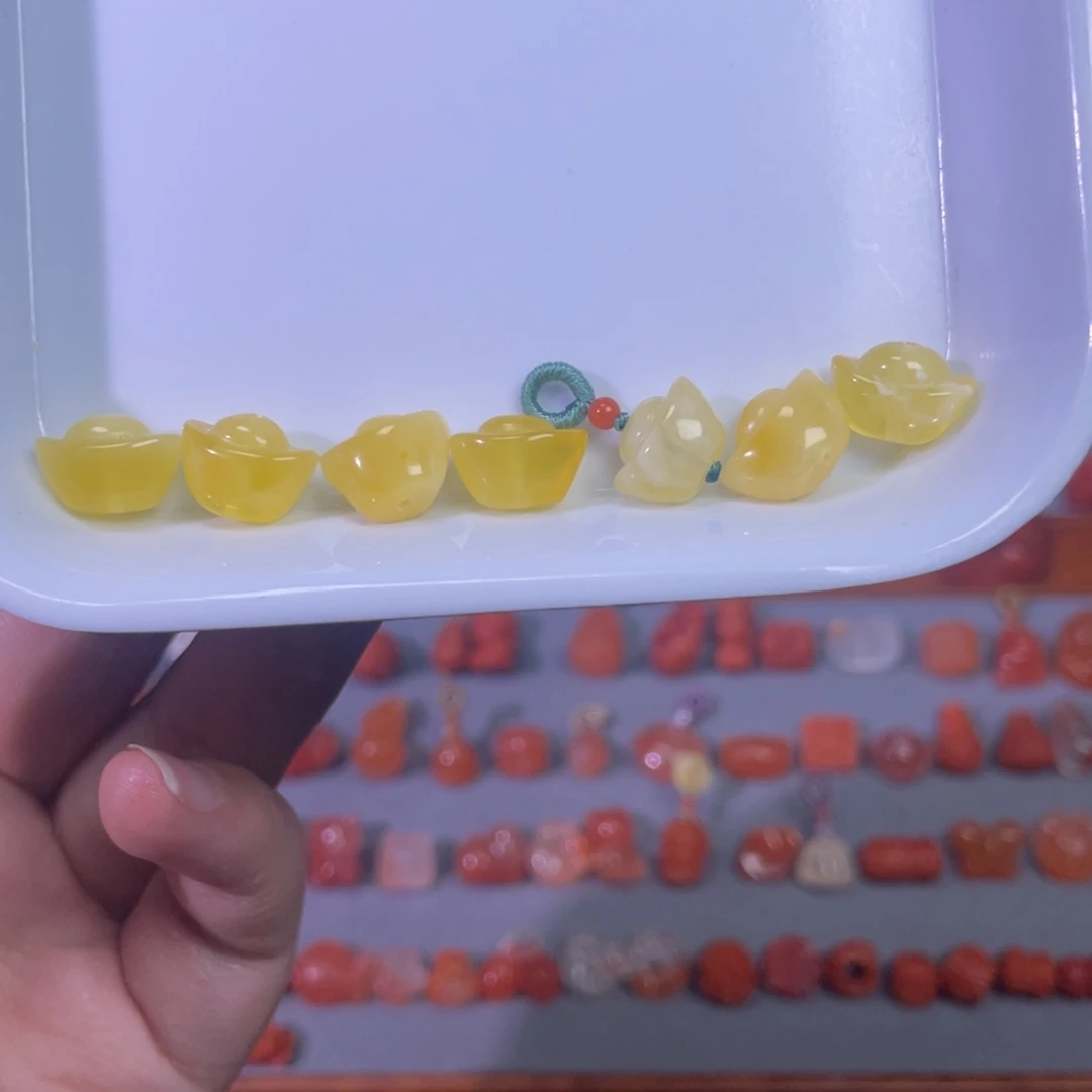 蜜蜡未镶嵌裸石小元宝