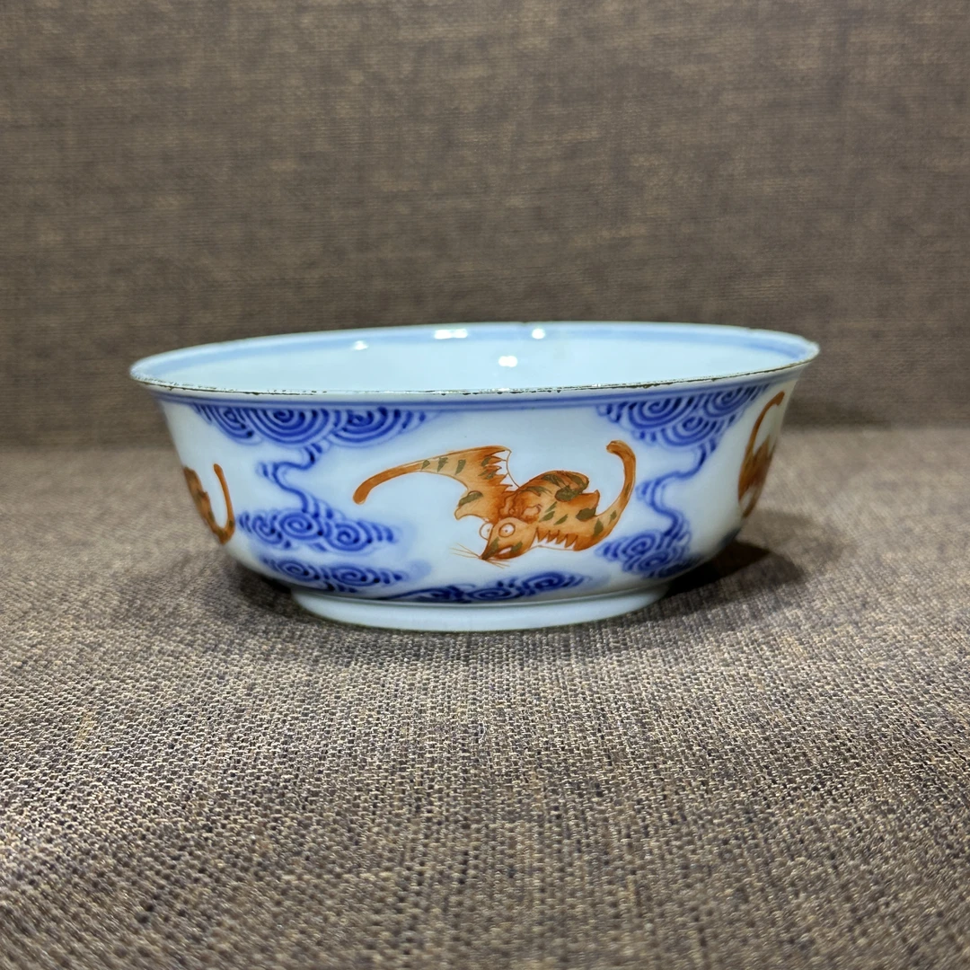 LJ1-22·青花矾红洪福齐天纹碗