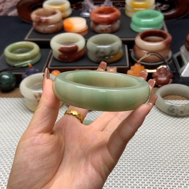 石英质玉未镶嵌手镯