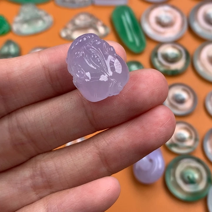 翡翠挂件未镶嵌….