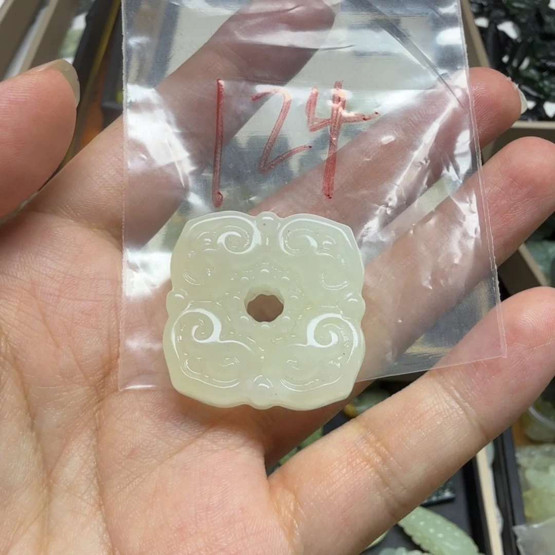 透闪石-蛇纹石玉吊坠未镶嵌