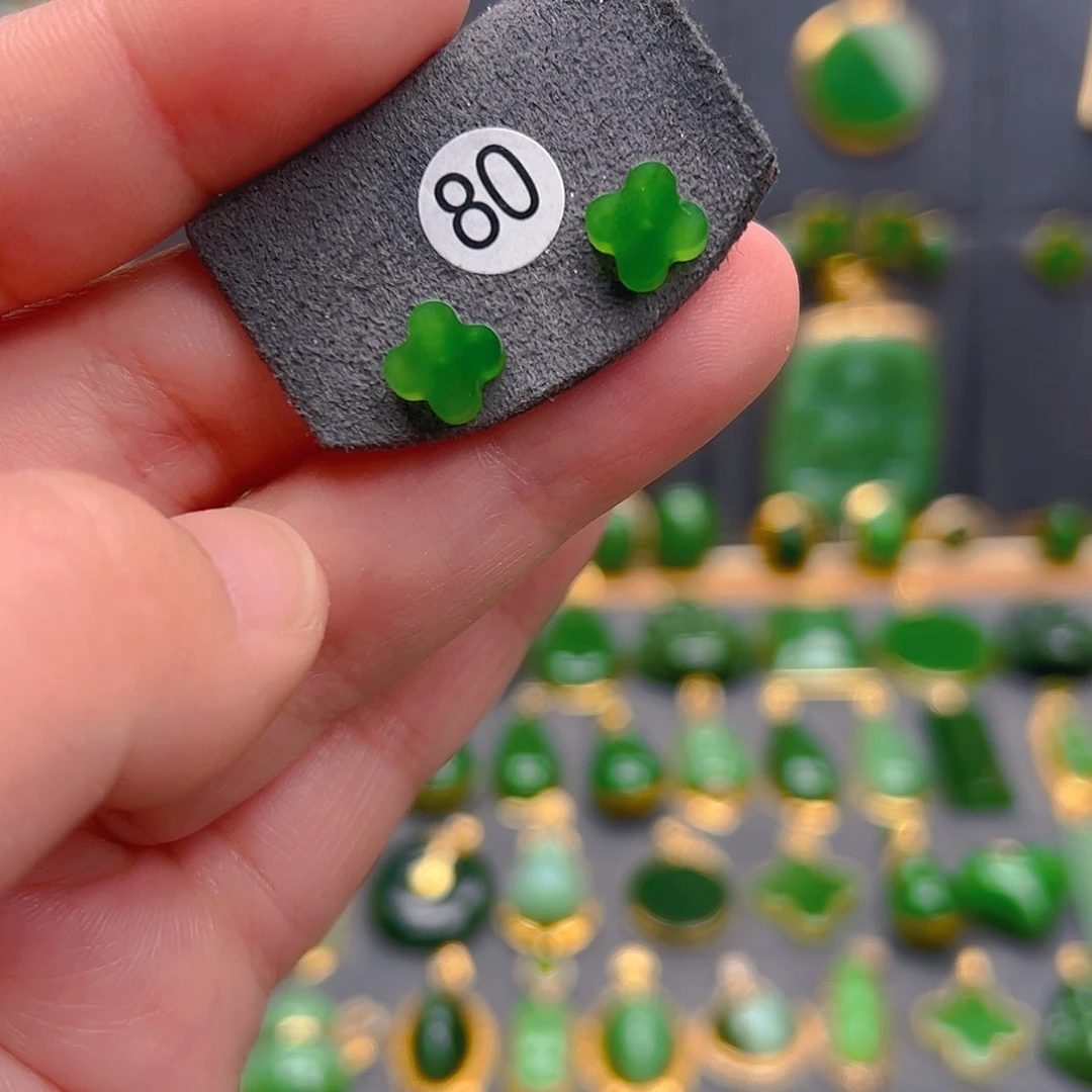 和田玉18K金镶嵌耳饰