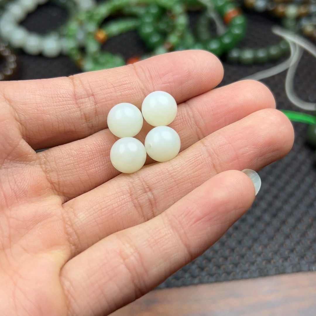 和田玉手链未镶嵌落*一共四颗