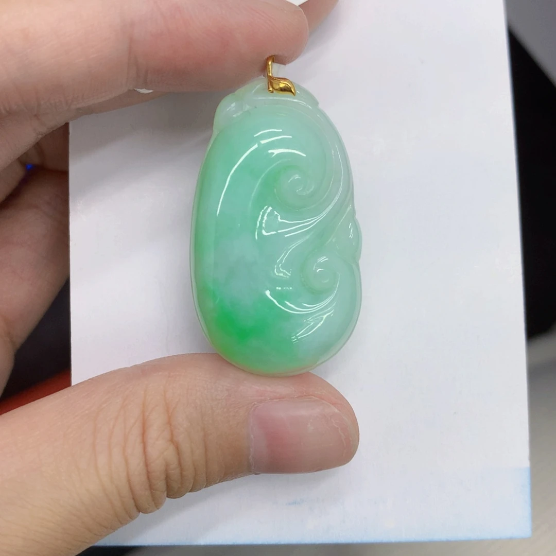 翡翠18K金镶嵌颈饰翡翠