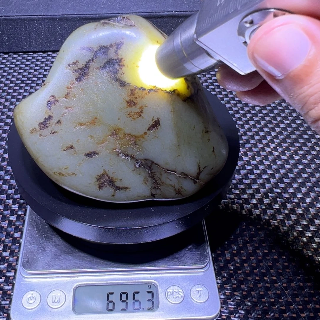 吊坠(不含链)未镶嵌和田玉（子料）696