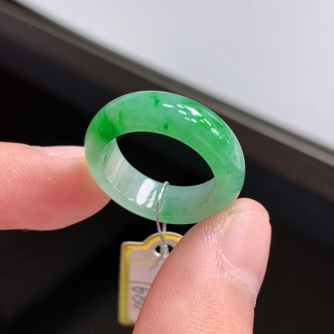 10号圈天然缅甸翡翠A货辣阳绿翡翠戒指15.7-6.2-3.6mm