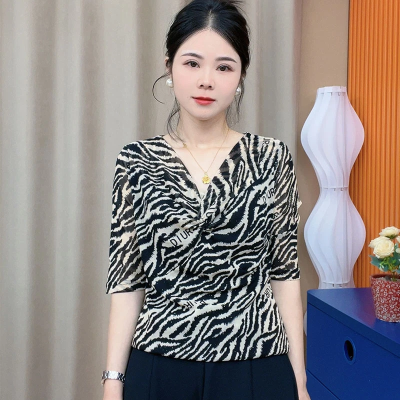 夏季新款设计感气质V领显瘦黑白豹纹五分袖网纱上衣女T恤