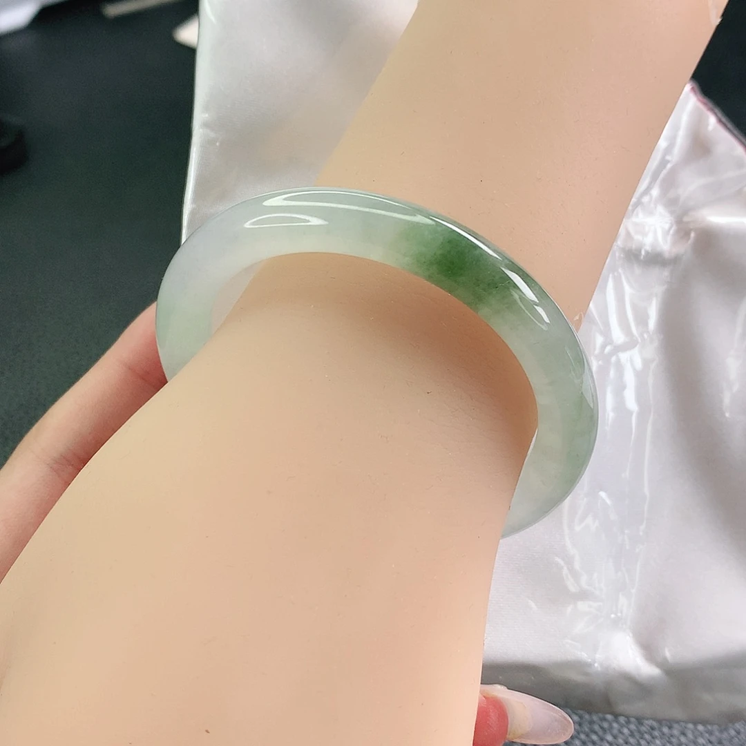 翡翠未镶嵌手镯52圈