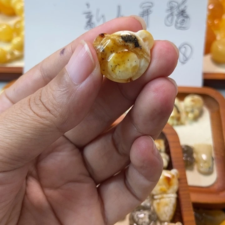 琥珀未镶嵌珠宝奇石