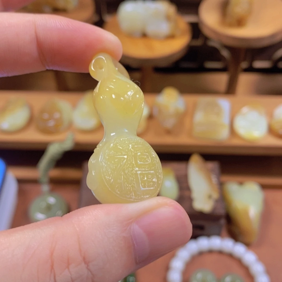 和田玉未镶嵌颈饰葫芦福禄