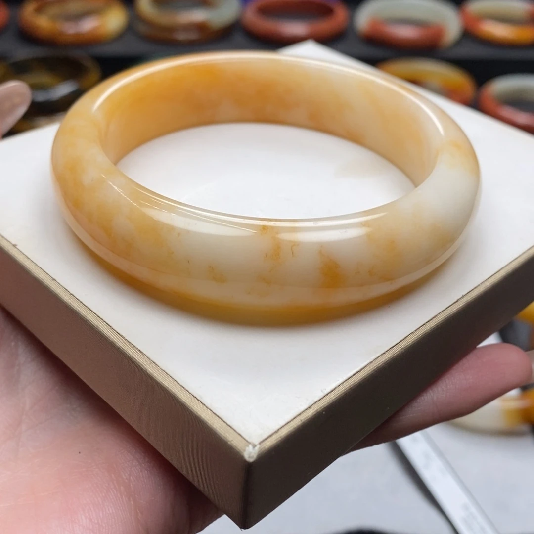 石英质玉（黄龙玉）手镯未镶嵌星**点