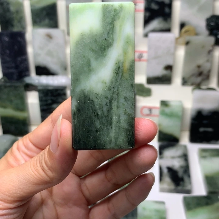 独山玉未镶嵌颈饰