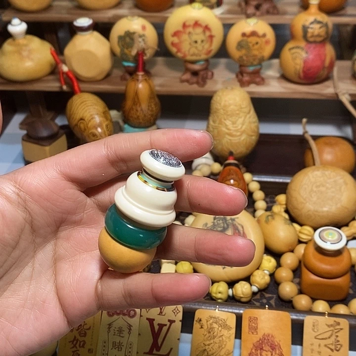 可打开葫芦碧玉套环