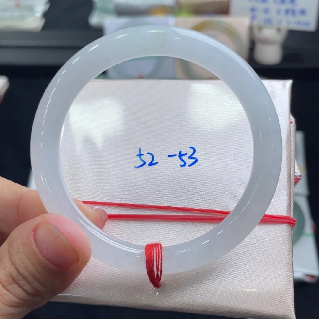 翡翠手镯未镶嵌翡翠手镯