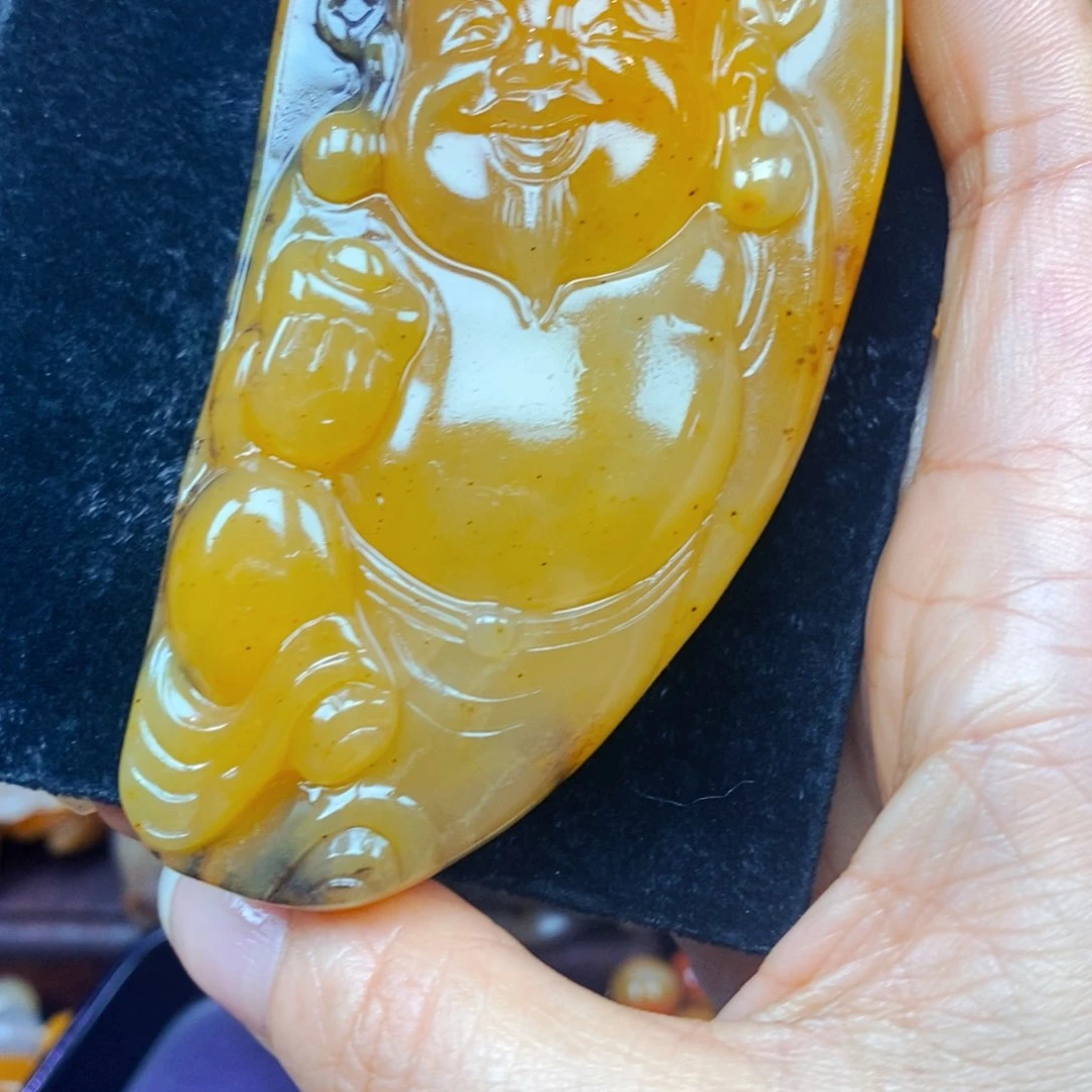 未镶嵌石英质玉（黄龙玉）颈饰
