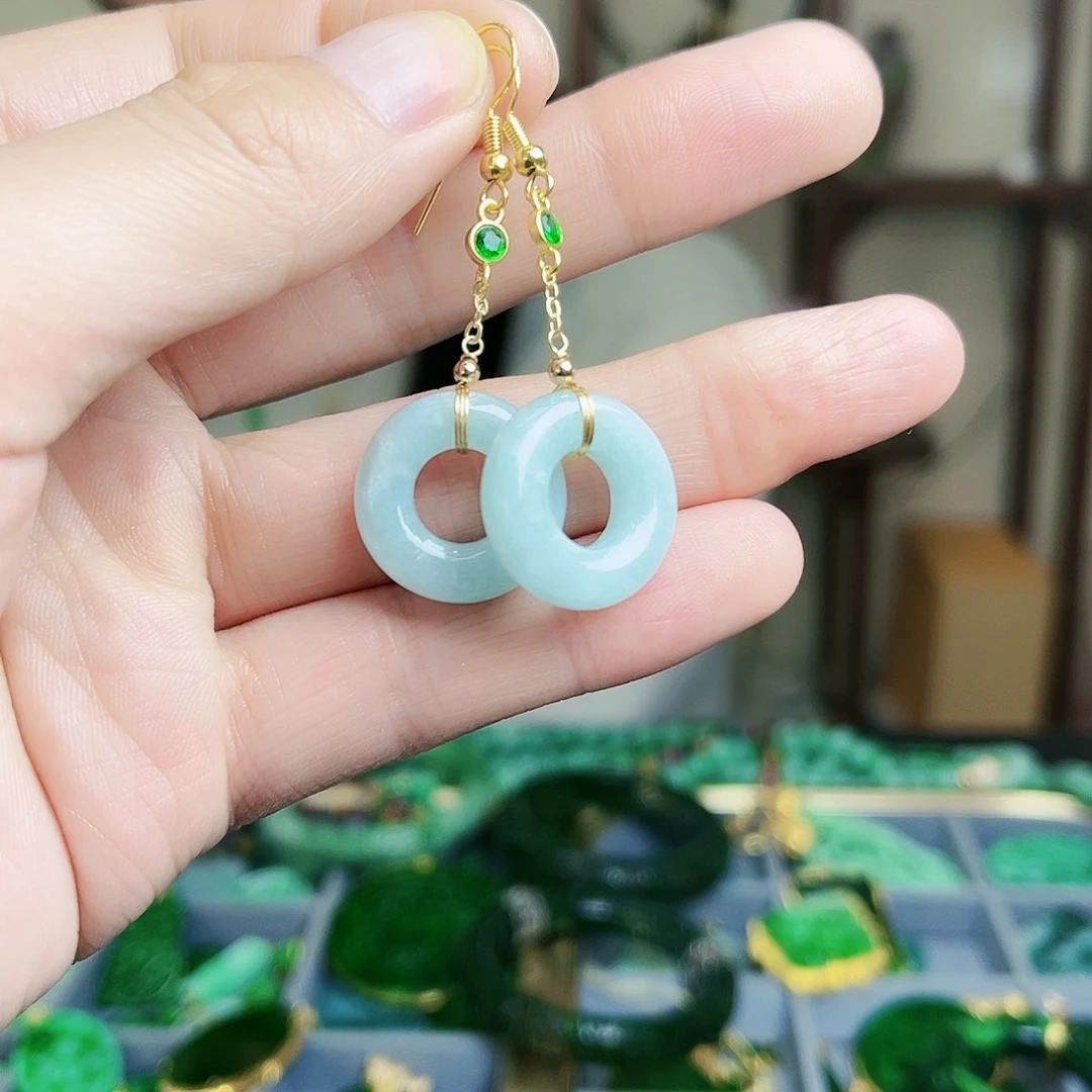 翡翠颈饰未镶嵌耳饰