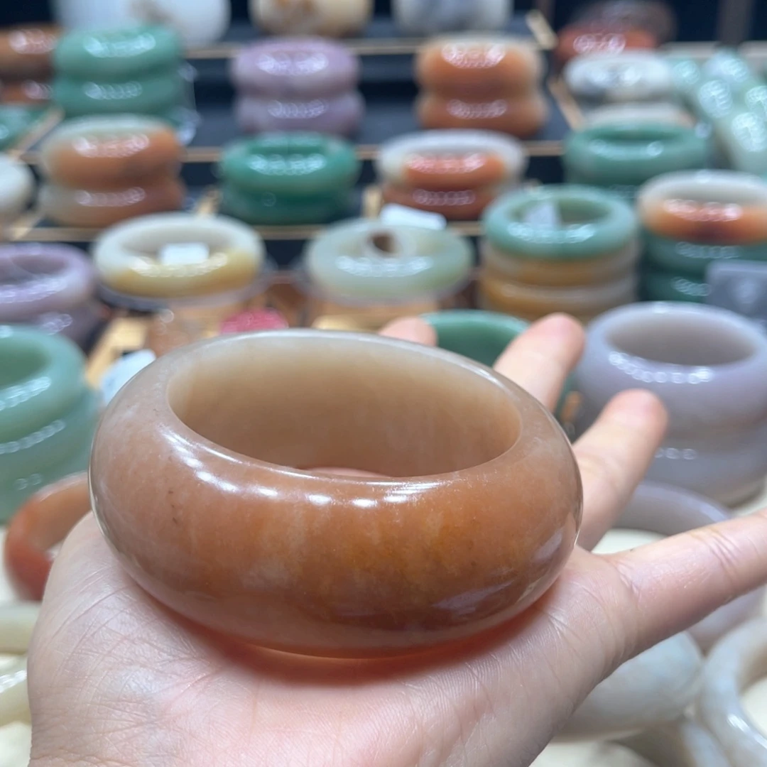 石英质玉手镯未镶嵌我****珠