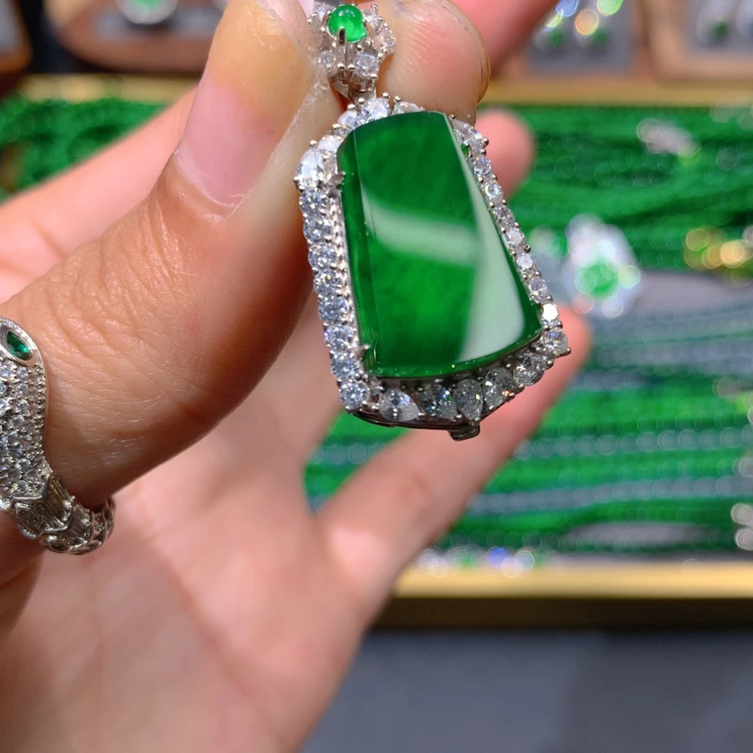 翡翠耳饰未镶嵌天然翡翠