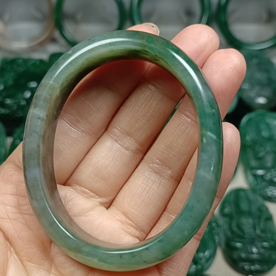 独山玉未镶嵌贵妃镯