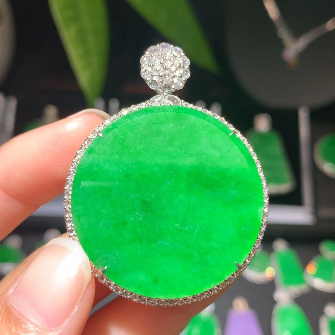 翡翠颈饰18K金镶嵌翡翠