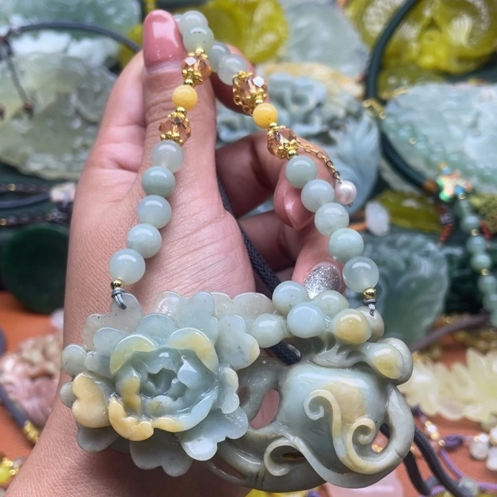 蛇纹石玉未镶嵌颈饰