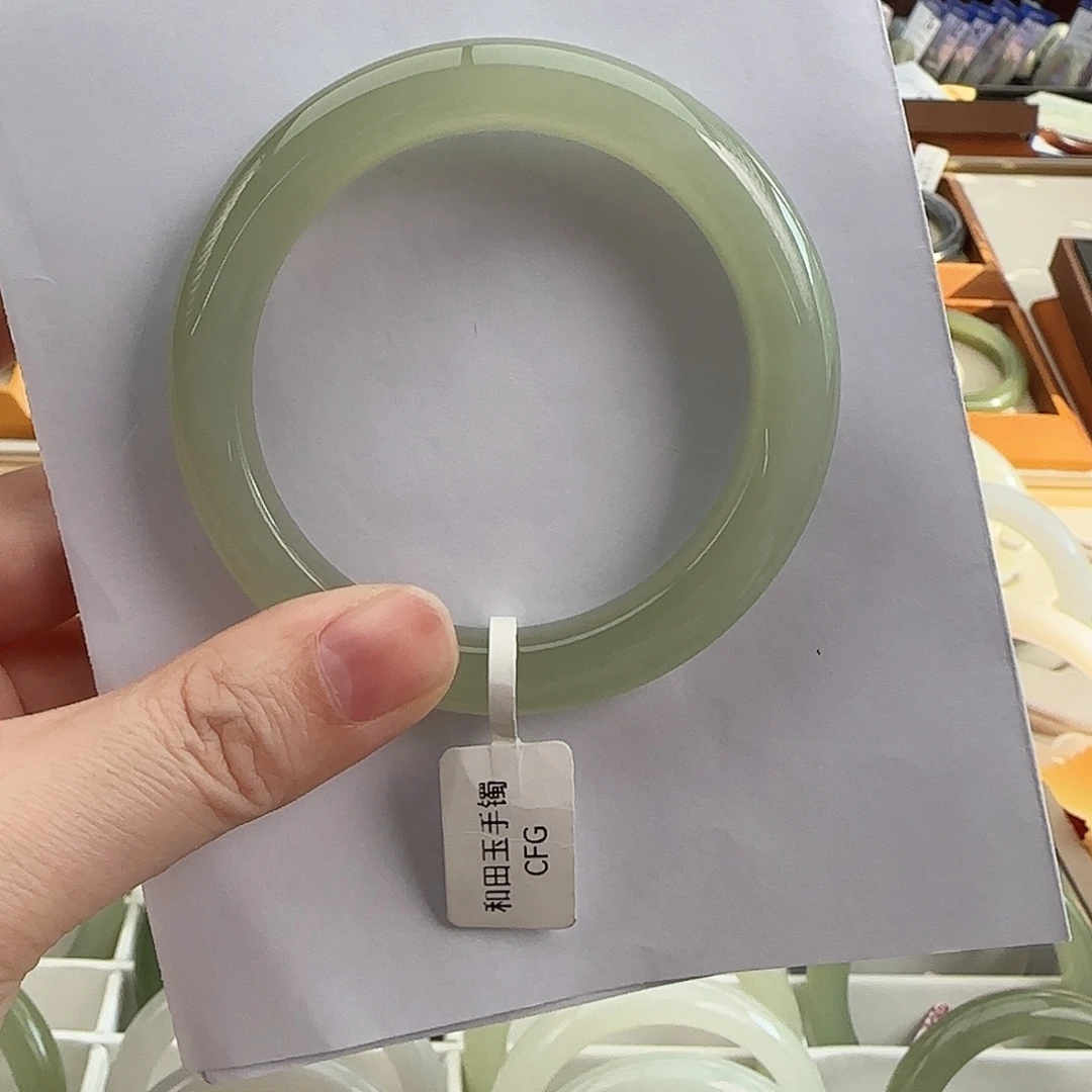 和田玉未镶嵌手镯56冰绿 带猫眼