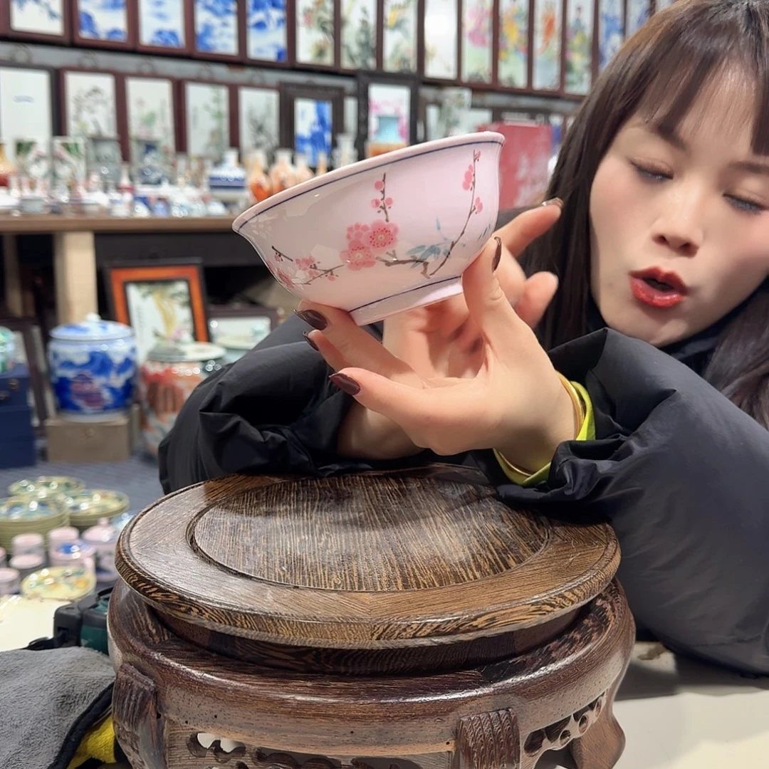 瓷摆件//////景德镇陶瓷瓷器。12.5厘米。