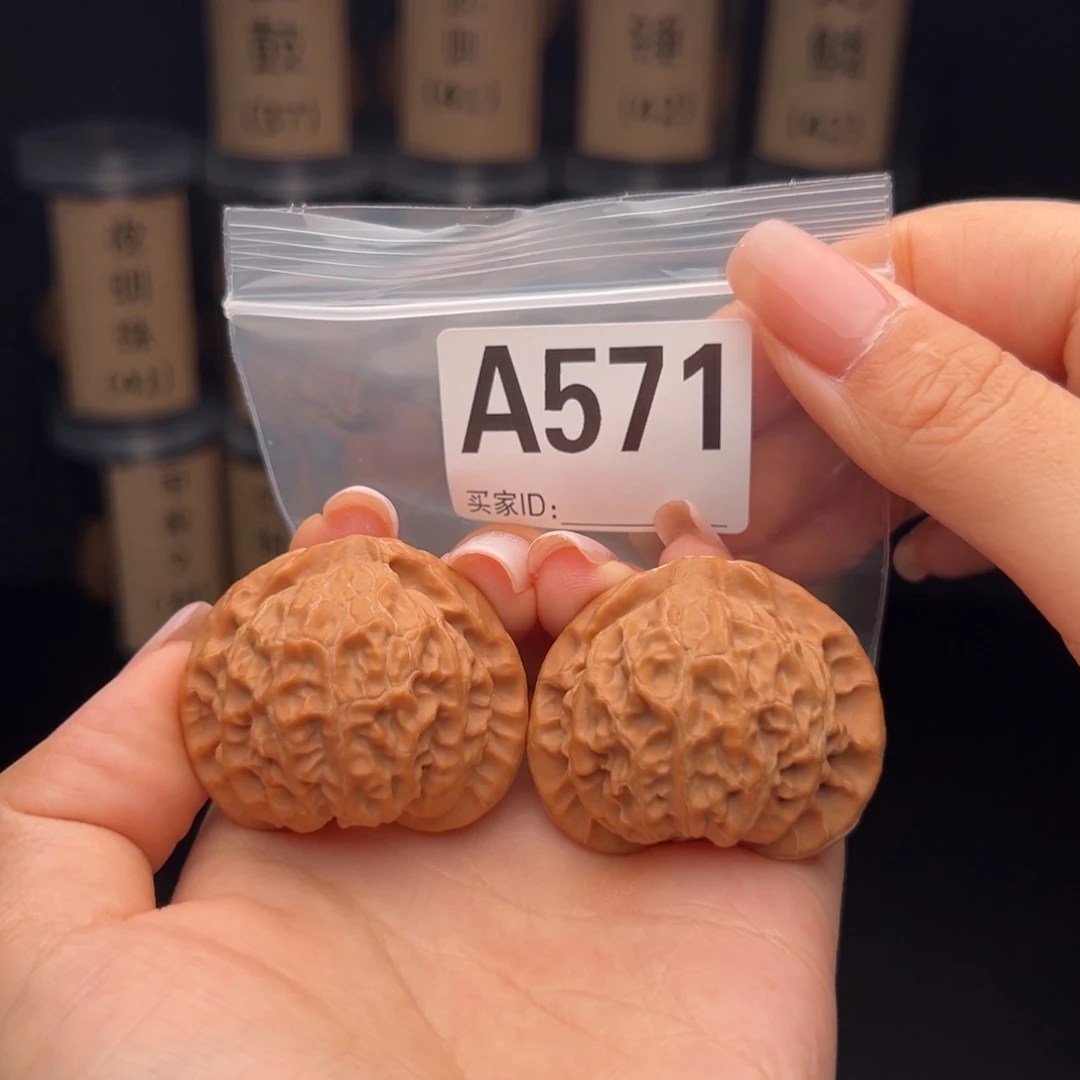 小***圆文玩核桃吊坠宫灯