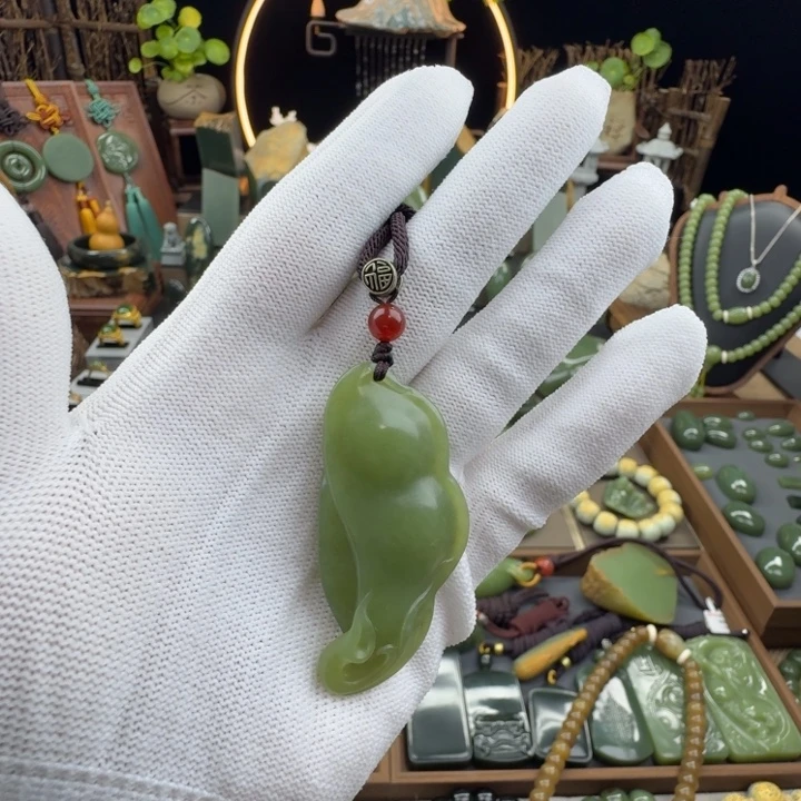 岫岩老玉（透闪石质玉）未镶嵌颈饰