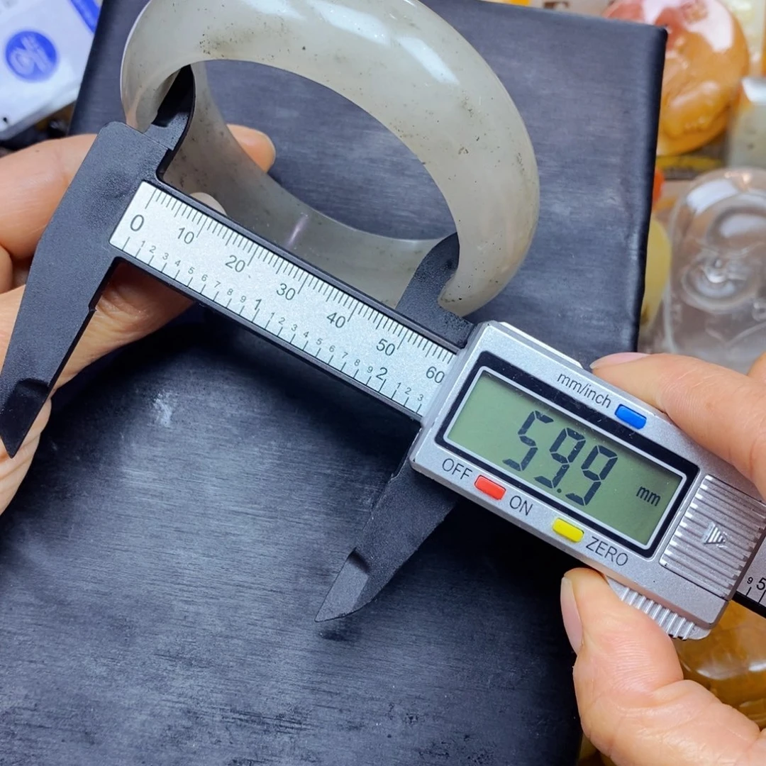 石英质玉（黄龙玉）颈饰未镶嵌