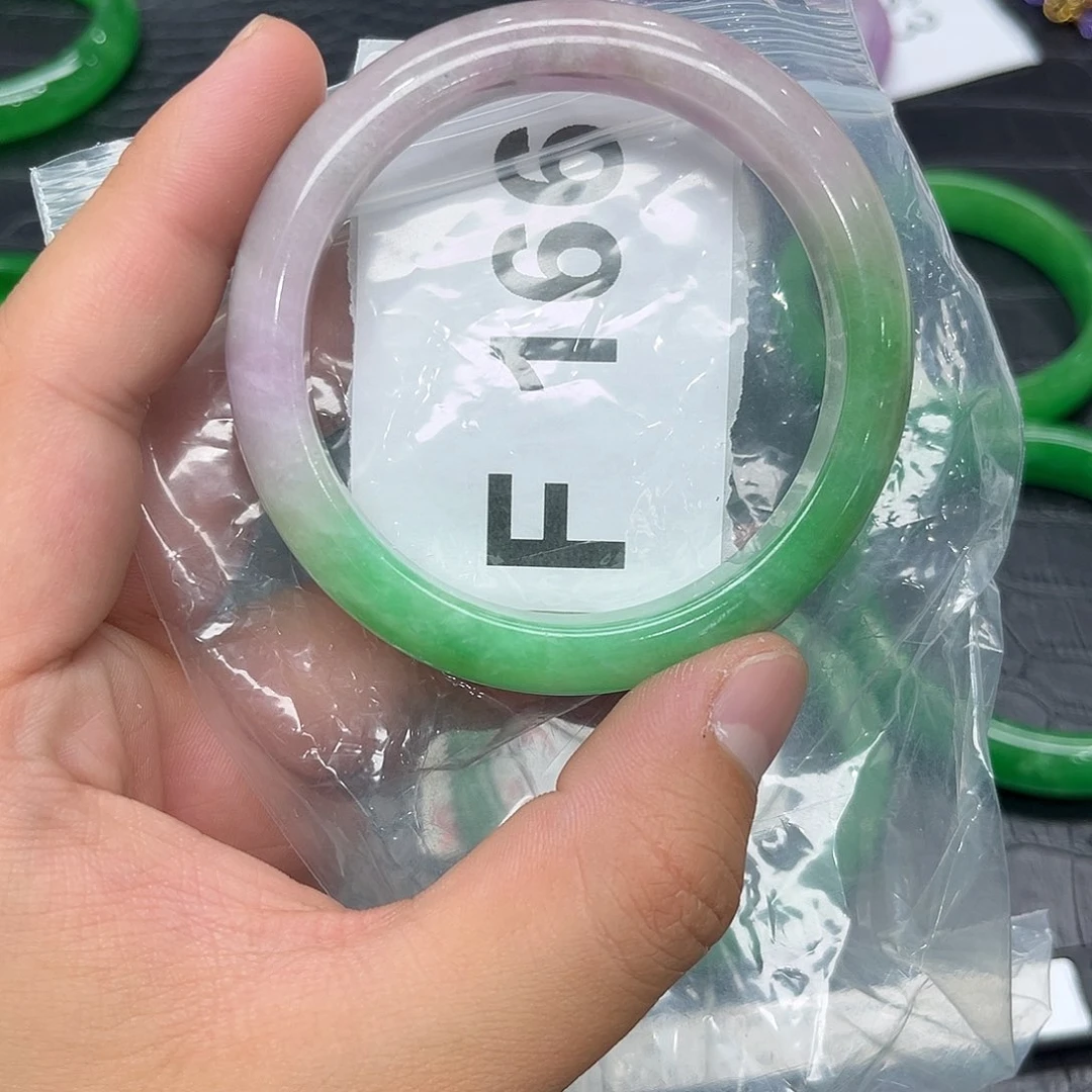 翡翠手镯未镶嵌默认瑕疵