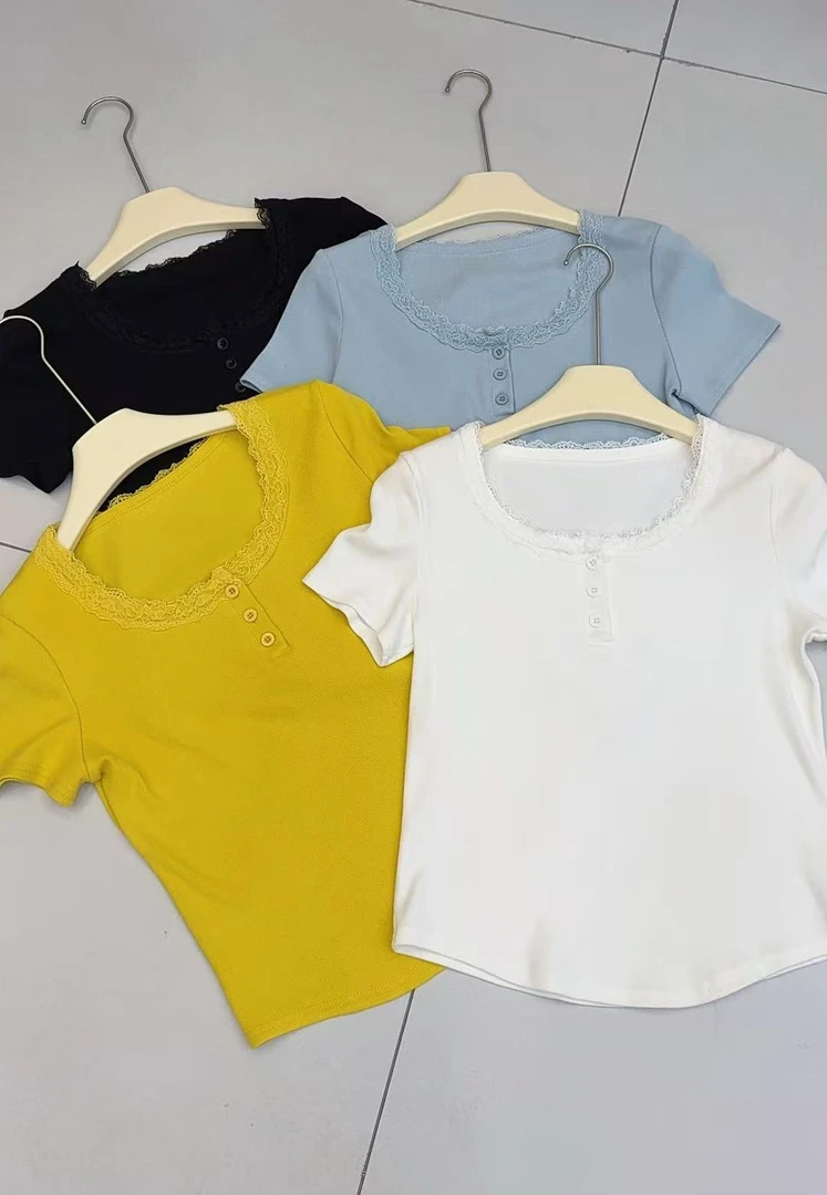 【姑姐严选】2025夏款蕾丝领三粒扣修身显瘦短款小版T恤女