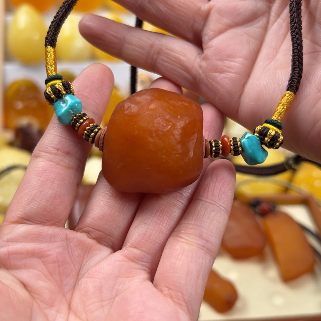 至***易未镶嵌颈饰蜜蜡蜜蜡