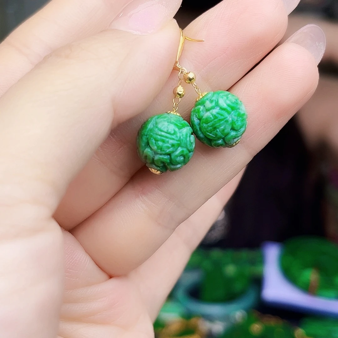 翡翠18K金镶嵌颈饰多样性