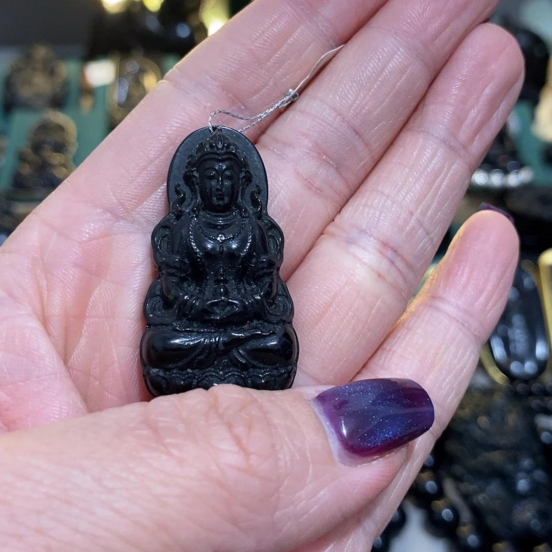 蛇纹石玉未镶嵌颈饰逸**脚