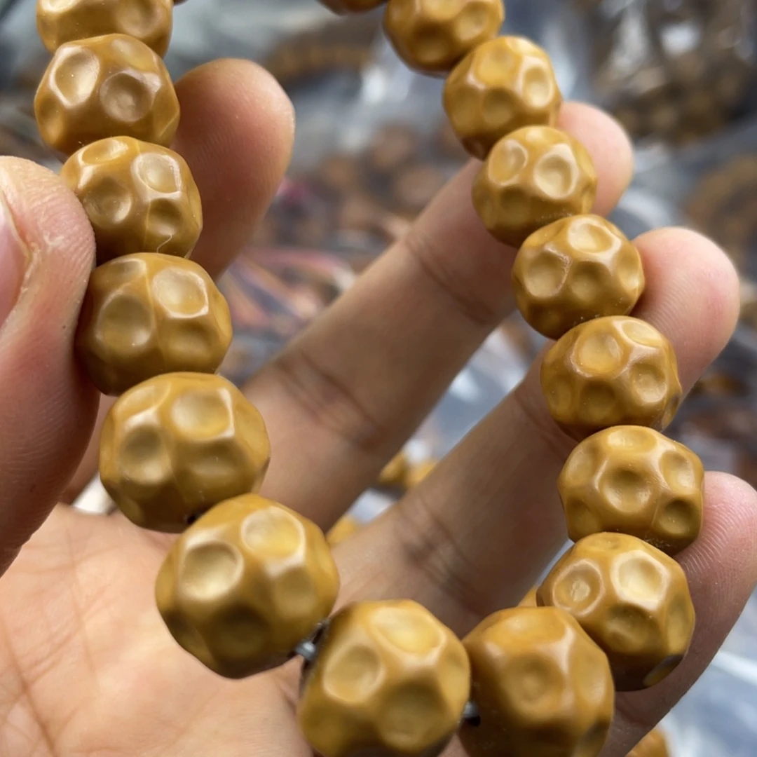 猴头核桃吊坠别有韵