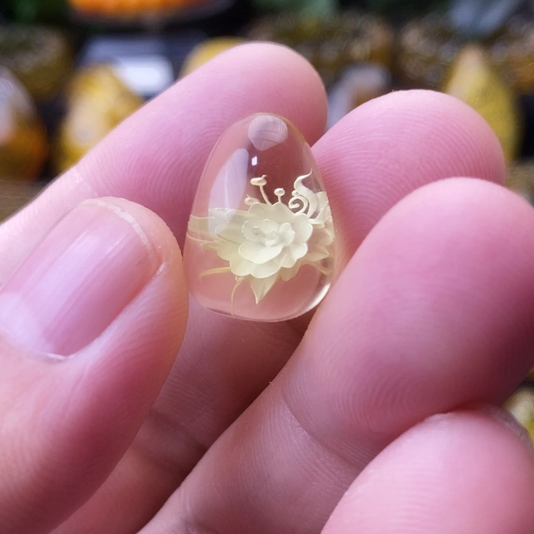 琥珀未镶嵌吊坠(不含链)阴雕